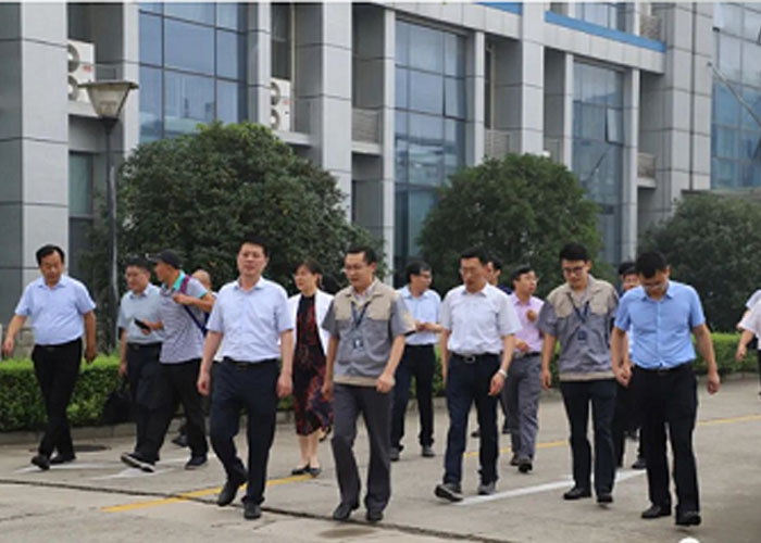 青島科技大學(xué)黨委副書記張鴻波攜考察團(tuán)蒞臨南京尚吉參觀交流  